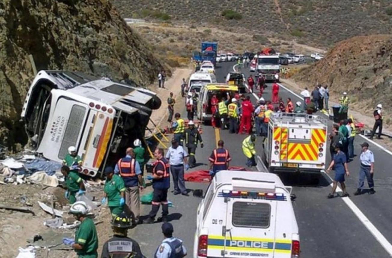 Sudar kamiona i minibusa: Poginulo najmanje 25 osoba, sedam povrijeđeno