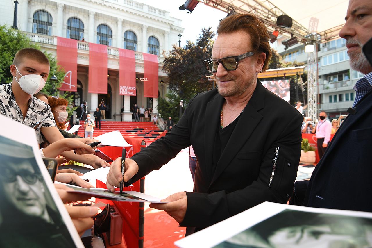 Bono: Sa koncerta ostao upamćen trenutak kada mu je, zbog prevelikih emocija, pukao glas - Avaz