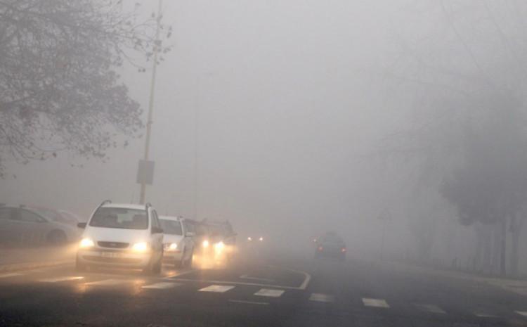 Vozači oprez: Magla smanjuje vidljivost, učestali odroni