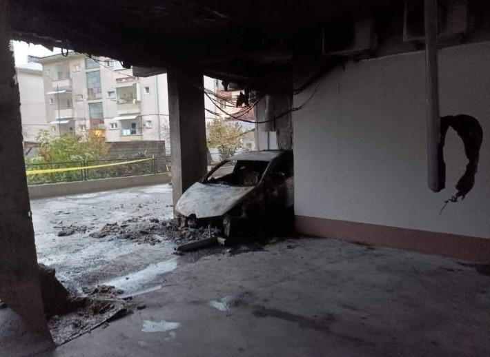 Automobil koji je zapaljen: Policija traga za počiniocima - Avaz