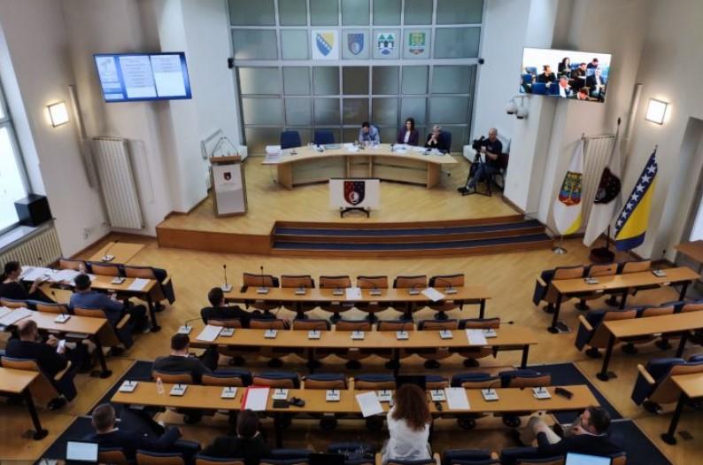 Danas konstituirajuća sjednica Skupštine Kantona Sarajevo: Stranke trojke već imaju potrebnu većinu od 18 ruku