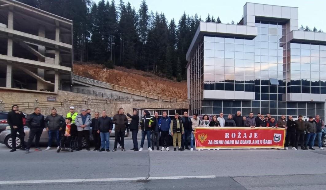 Građani iz više gradova Crne Gore krenuli na protest - Avaz