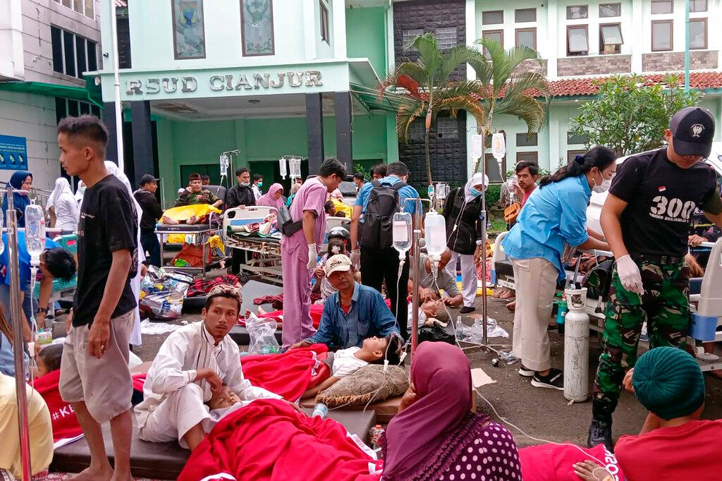 Raste broj mrtvih u Indoneziji: U zemljotresu oštećene škole i džamija