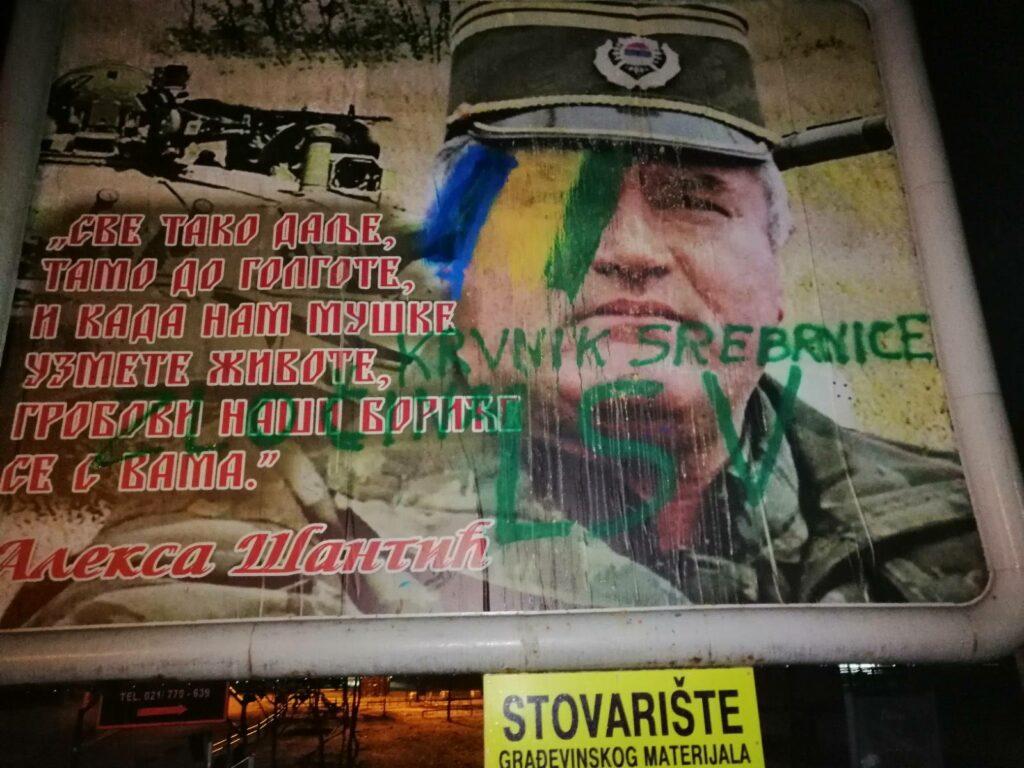 Aktivisti LSV-a išarali grafit sa likom ratnog zločinca Ratka Mladića