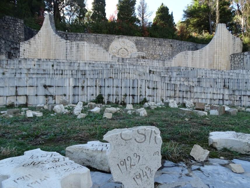 Pet mjeseci od rušilačkog pohoda, Partizansko spomen-groblje u Mostaru u otužnom stanju