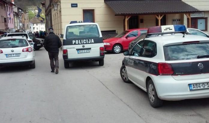 Na mjesto događaja stigla je Hitna pomoć te pripadnici policajci iz PU Vitez - Avaz
