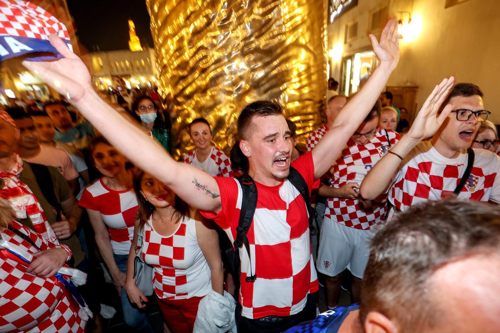 Hrvatski navijači su od prvog dana jedni od medijski najzanimljivijih u Kataru - Avaz