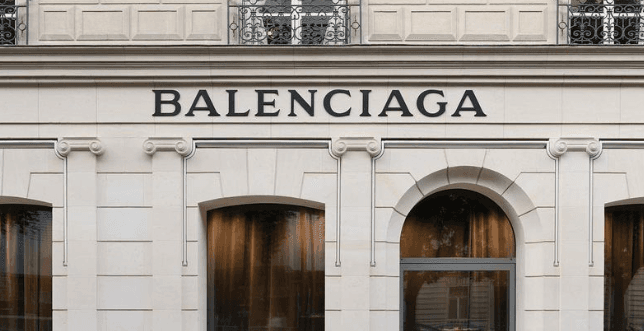 Ljudi zgroženi reklamom brenda Balenciaga: Bacaju njihove proizvode u smeće