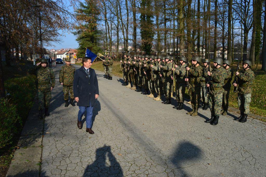 Svečanim postrojavanjem jedinica 5. pješadijske brigade obilježena 17. godišnjica formiranja OS BiH