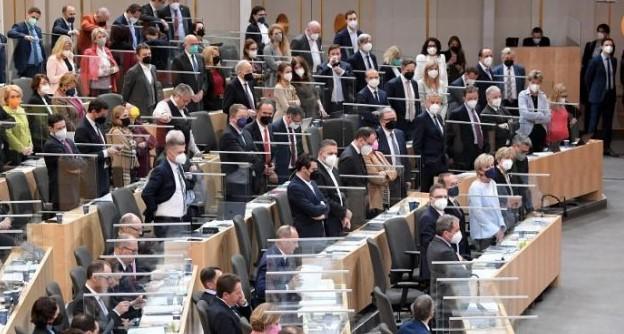 Minuta šutnje u austrijskom parlamentu zbog lažnog Twitta o smrti bivšeg kancelara
