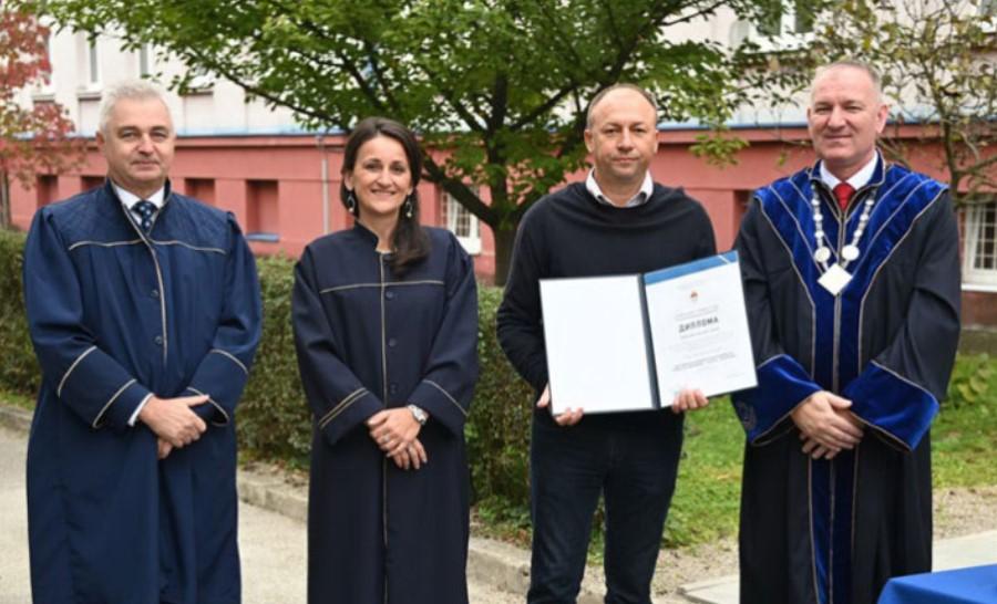 Banjalučanin diplomirao sa titulom najboljeg studenta na pragu šeste decenije