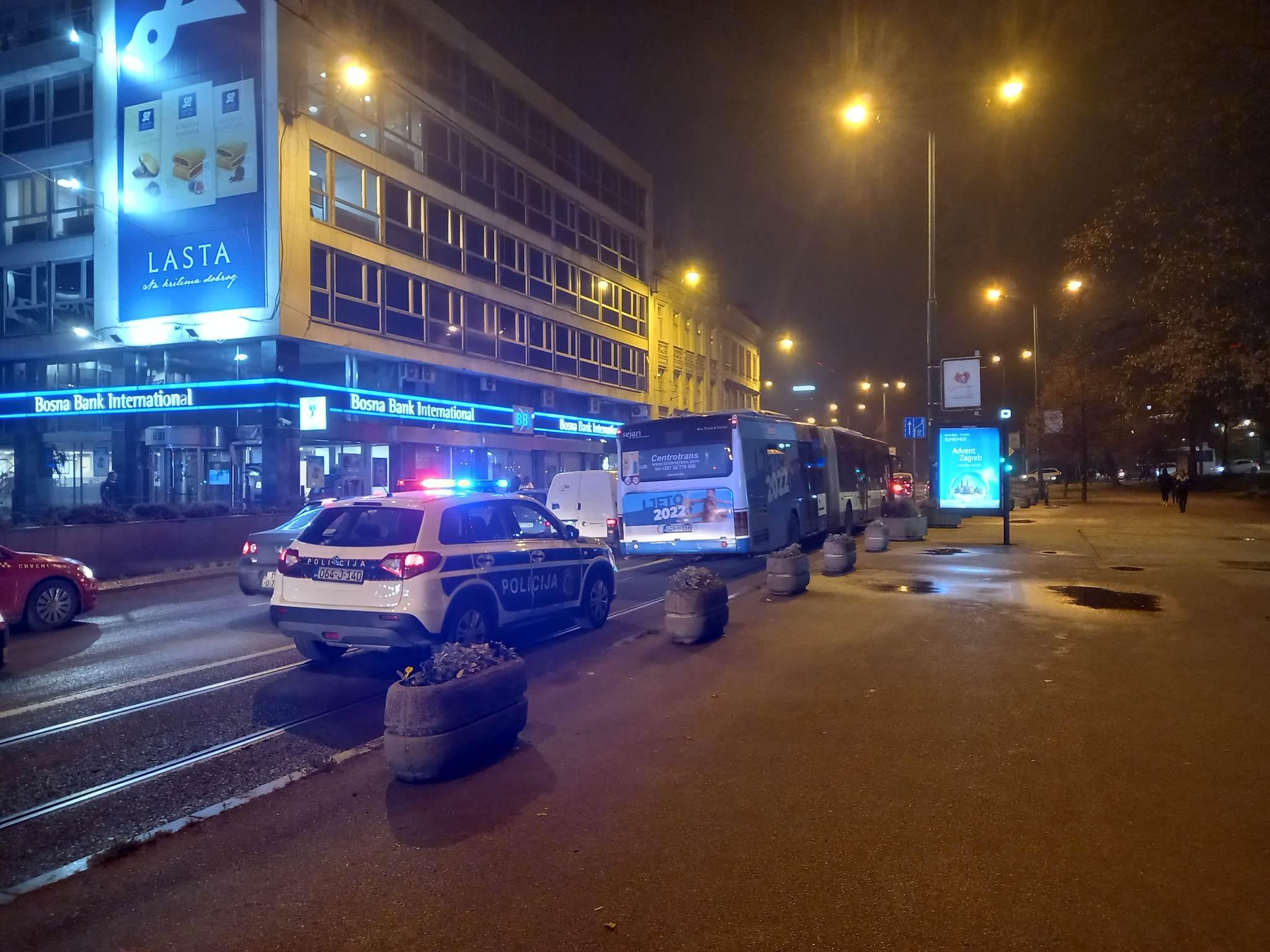 Drama u centru Sarajeva: Navodno pucali na autobus, putnici prestravljeni pobjegli