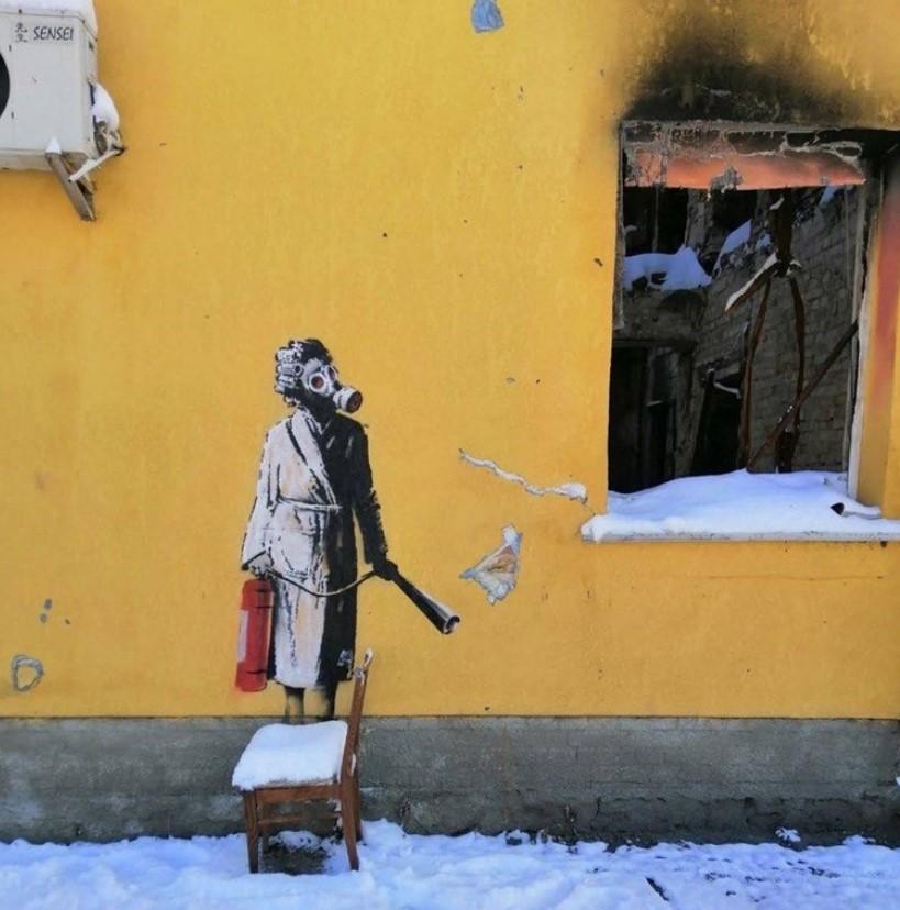 Policija je objavila fotografije žutog zida u Gostomelu, na kojima se vidi novo oštećenje - Avaz