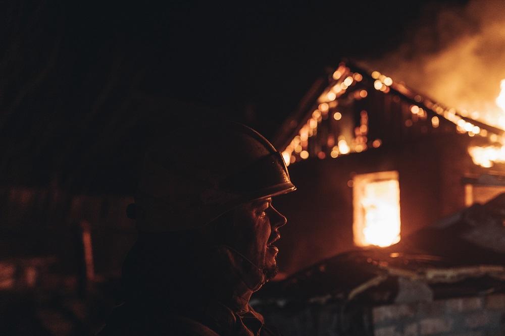 Ukrajinski heroji: Vatrogasci imaju pune ruke posla, a u slobodno vrijeme dijele humanitarnu pomoć