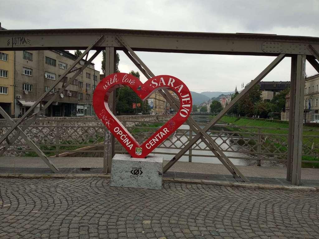 Na Eiffelov most bit će vraćeno 3D srce "With love Sarajevo"
