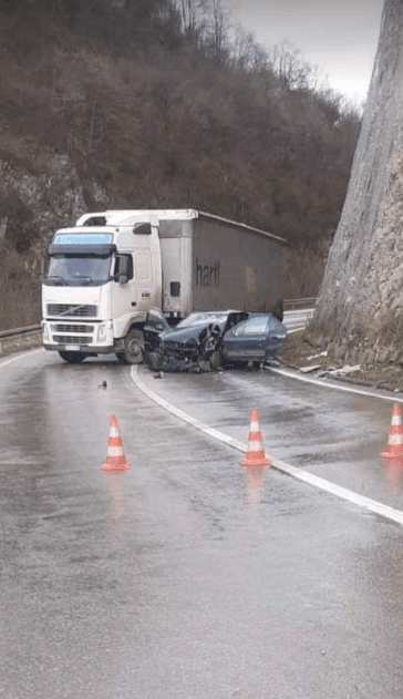Sudar kamiona i automobila kod Srebrenika: Jedna osoba povrijeđena