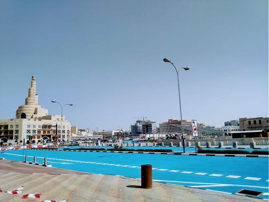 Zašto su neki putevi u Kataru obojeni u plavo