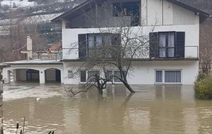 Desetine stambenih objekata u USK poplavljeno, opada vodostaj svih rijeka