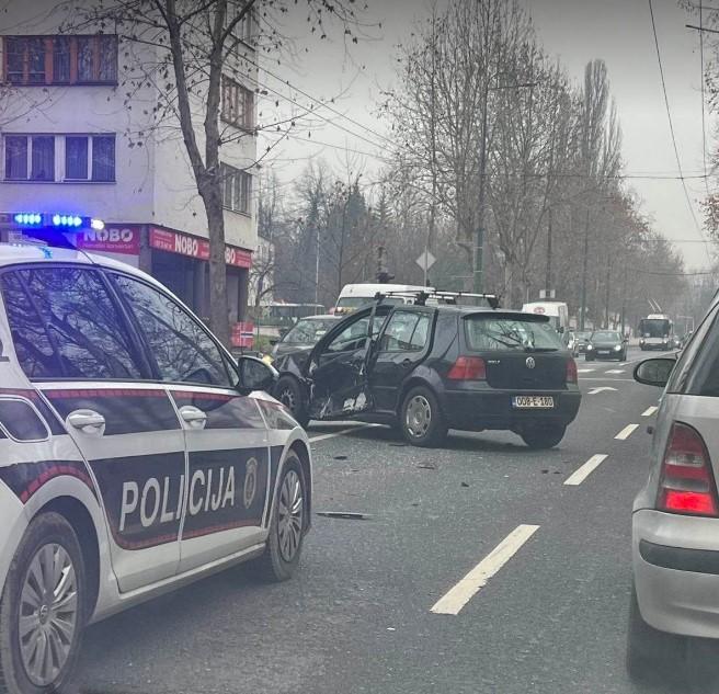 Sudar tri automobila u Sarajevu: Pričinjena materijalna šteta