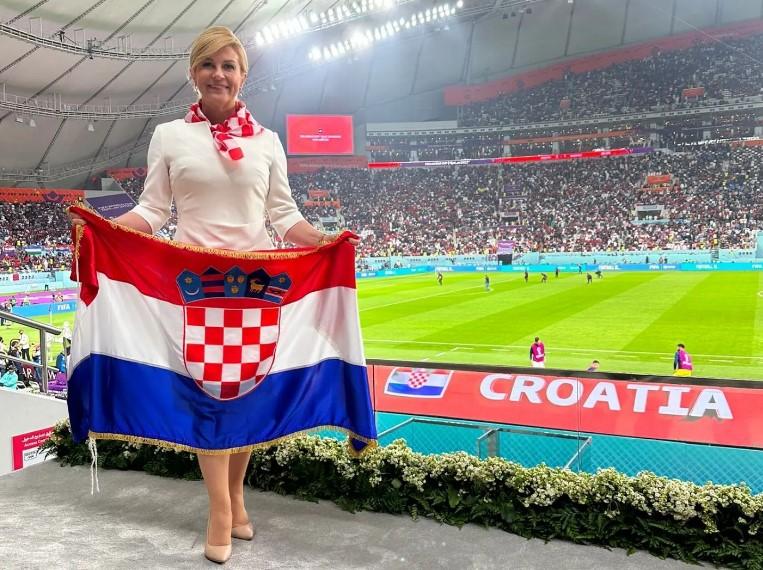 Bivša hrvatska predsjednica pažnju privukla elegantnom kombinacijom: Bodrila Vatrene u Kataru