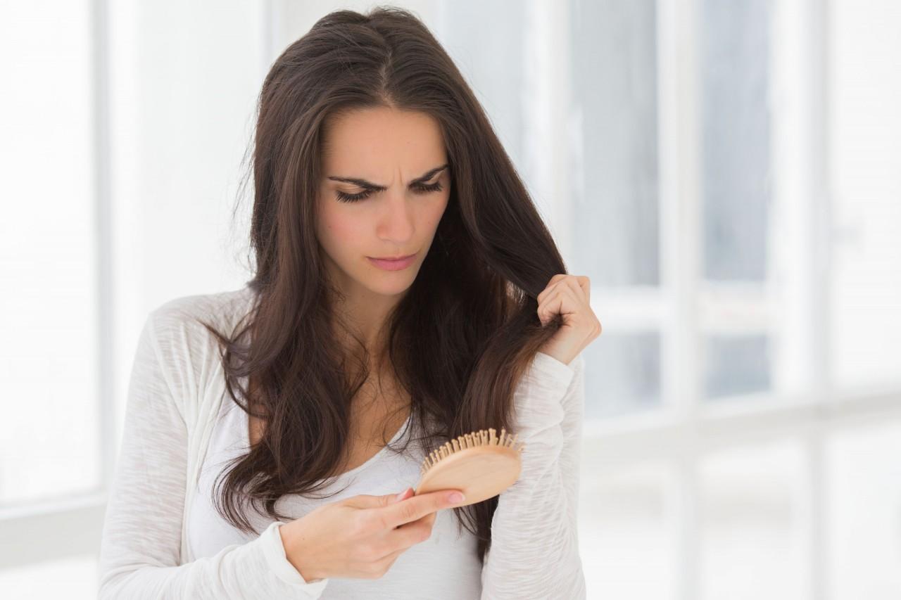 Tri loše navike koje mogu uništiti kosu tokom hladnih dana