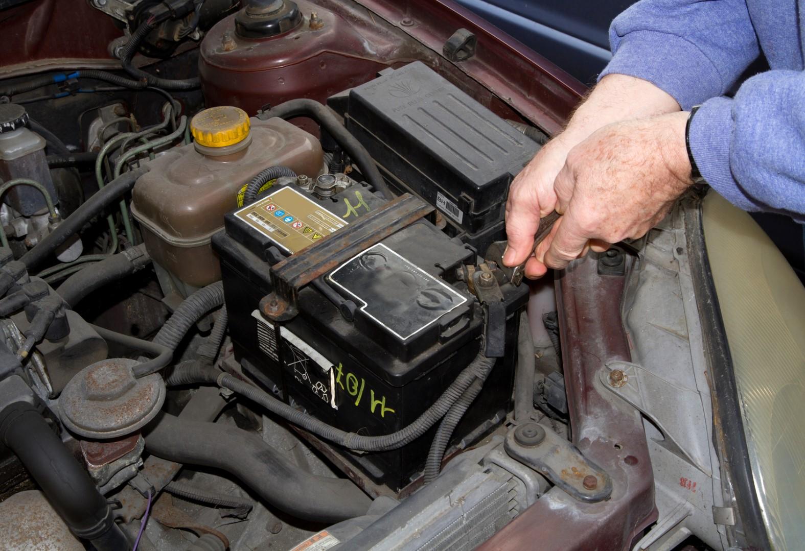 Njemački stručnjaci: Evo koliko je potrebno voziti da se prazan akumulator napuni u vožnji