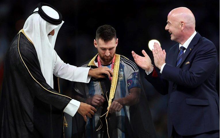 Menadžer otkrio što bi se dogodilo da je Mesi odbio nositi arapski ogrtač na ceremoniji