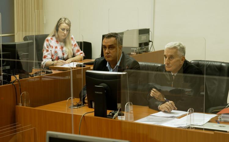 Asim Sarajlić i advokat Nermin Mulalić tokom suđenja pred Općinskim sudom u Sarajevu - Avaz