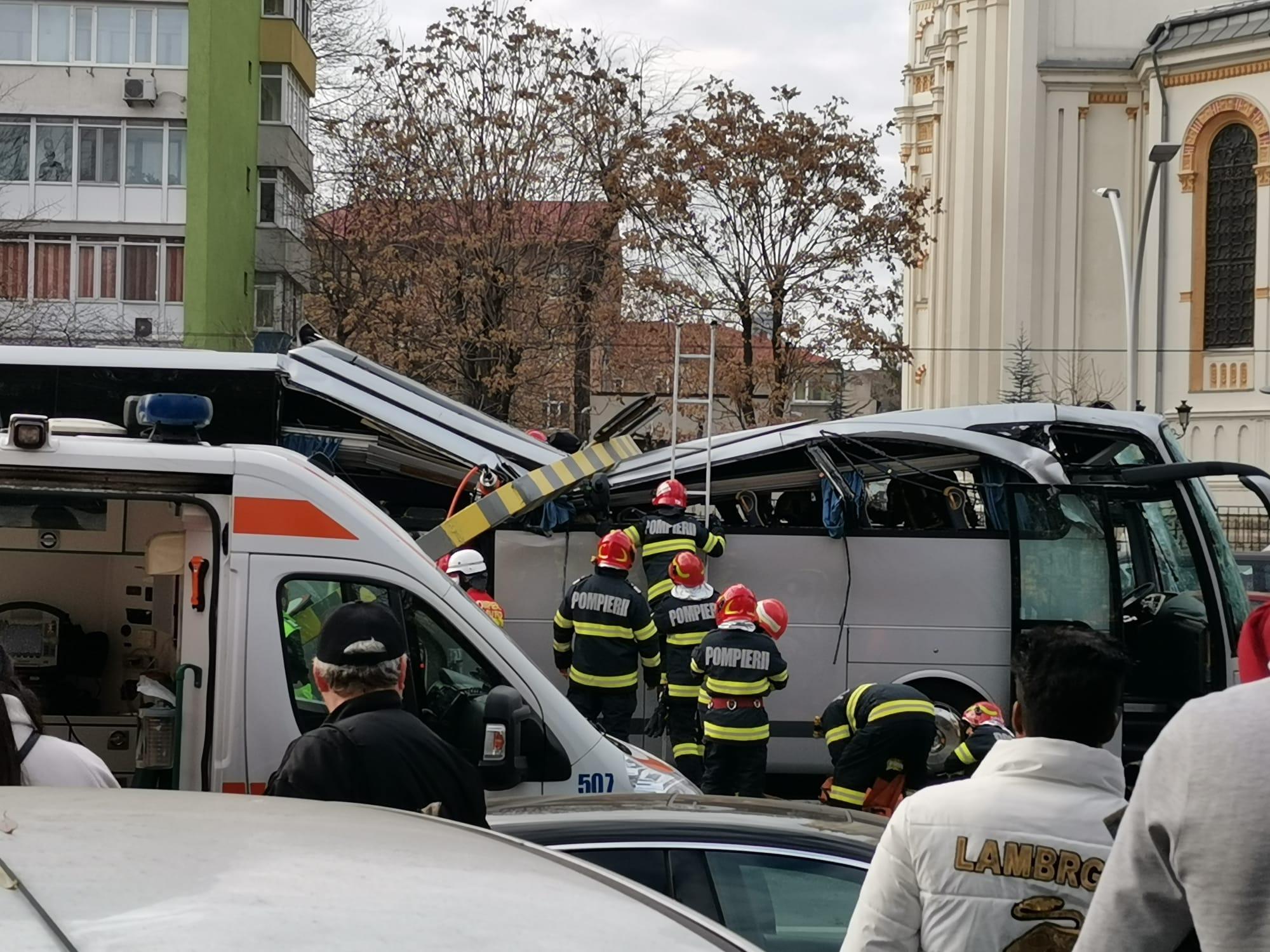 Stravična nesreća u Rumuniji: Autobus pun turista udario u stub, ima mrtvih