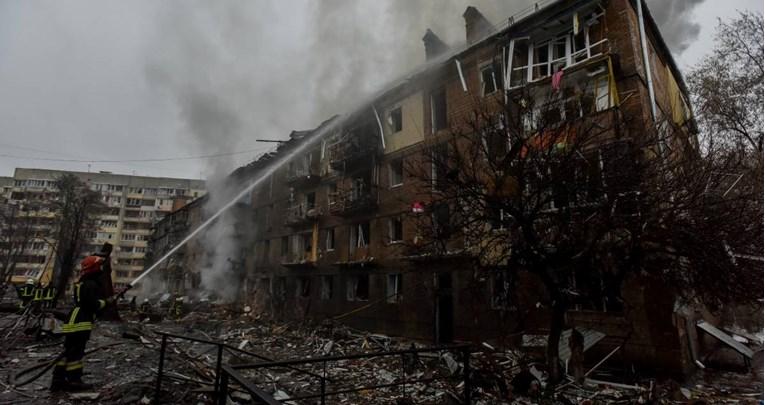 Razrušena zgrada u Ukrajini - Avaz