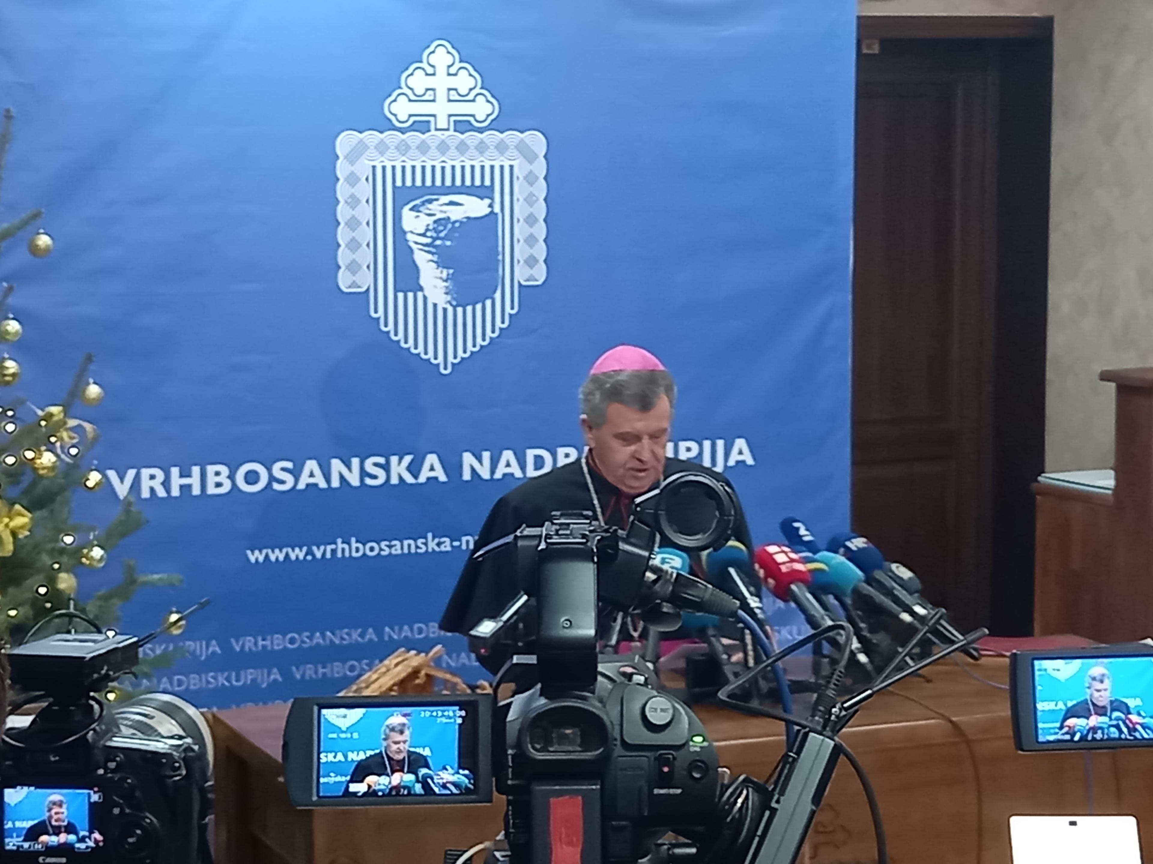 Nadbiskup Vukšić uputio božićnu poruku: Gladni, bolesni, nezaposleni i beskućnici trebaju našu pomoć