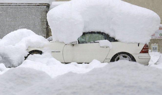 U snježnoj oluji u Japanu poginulo 14 osoba, desetine hiljada bez struje