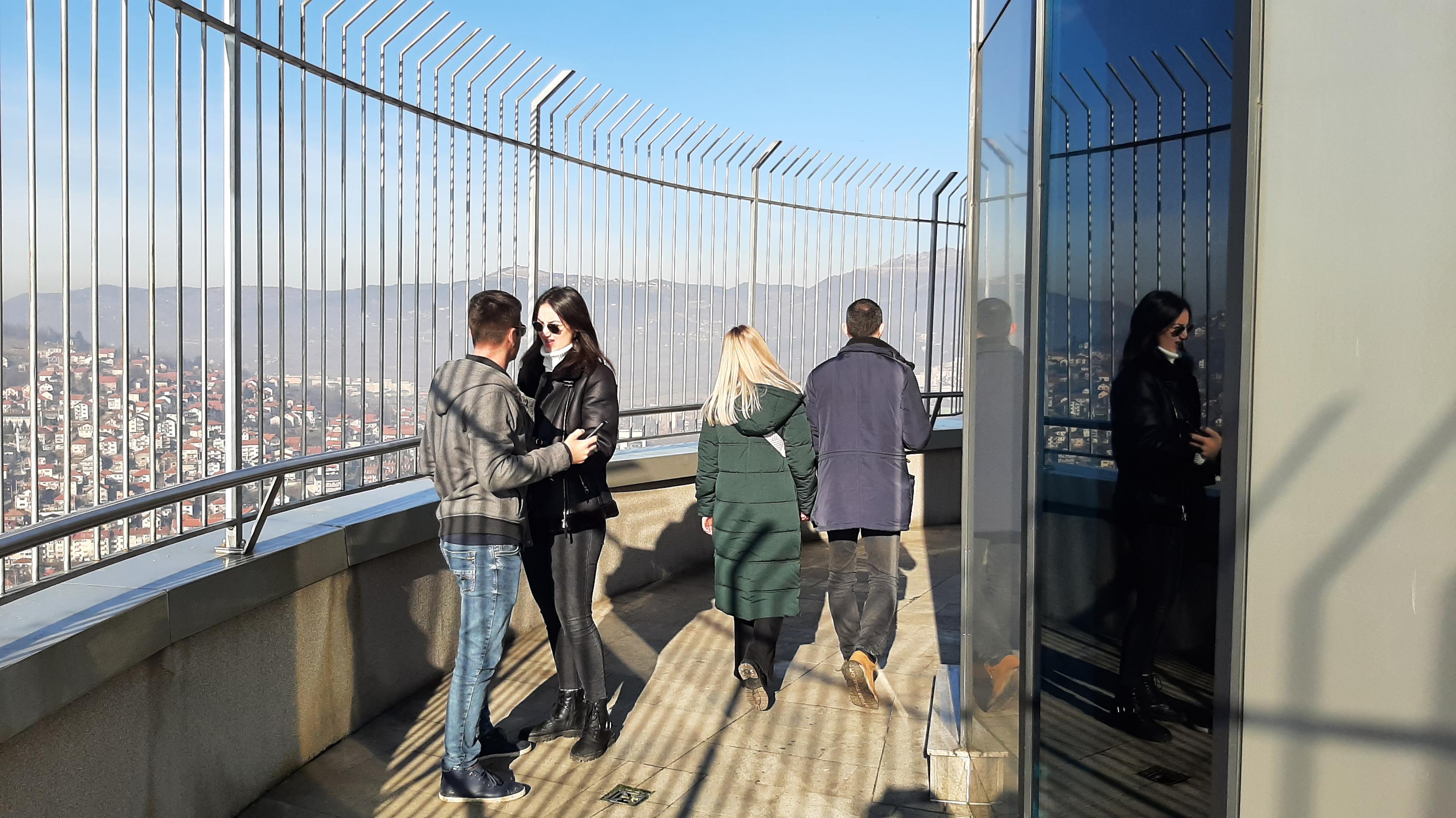 Veliki broj turista posjetilo najvišu zgradu na Balkanu - Avaz