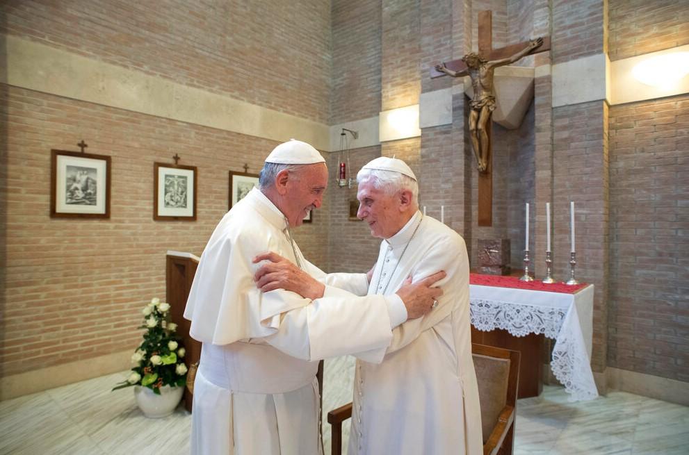 Papa Franjo: Predajemo voljenog Benedikta XVI Svetoj Majci