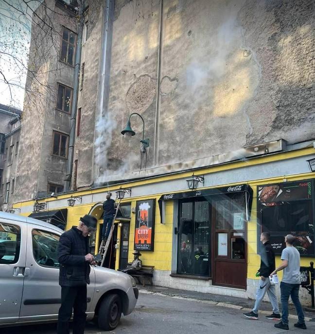 Požar izbio na kafiću - Avaz