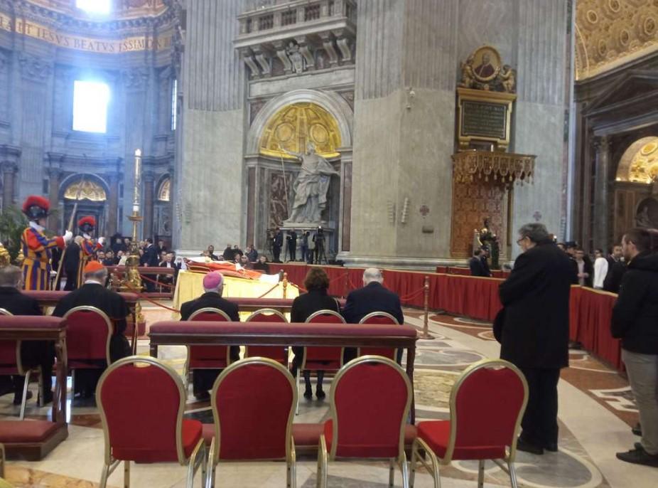 Kardinal Puljić u Vatikanu se pomolio za Benedikta XVI