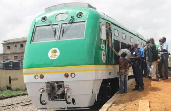 Talačka kriza u Nigeriji: Naoružani napadači oteli putnike na željezničkoj stanici