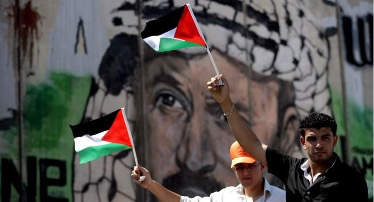 Palestinci sa zastavicama - Avaz