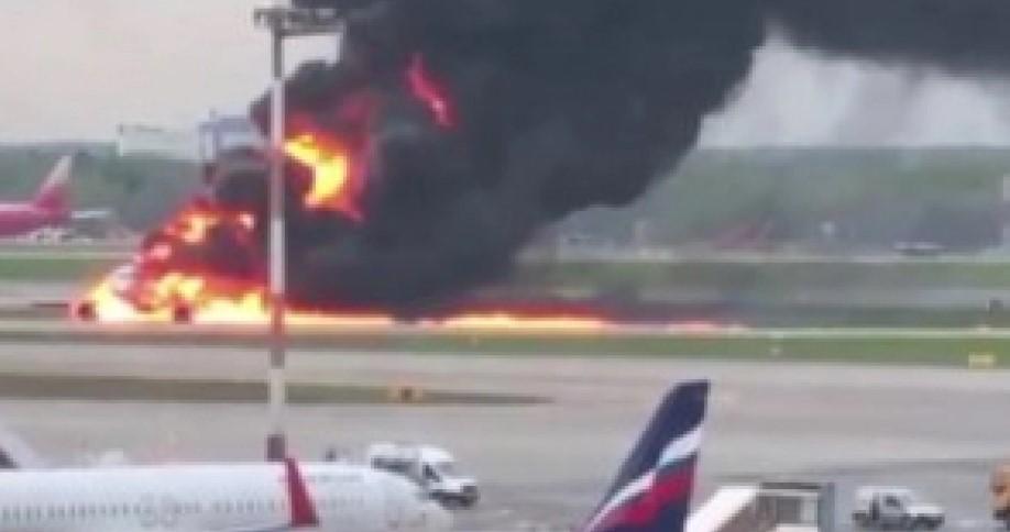 Dvije osobe poginule uslijed slijetanja putničkog aviona u Rusiji