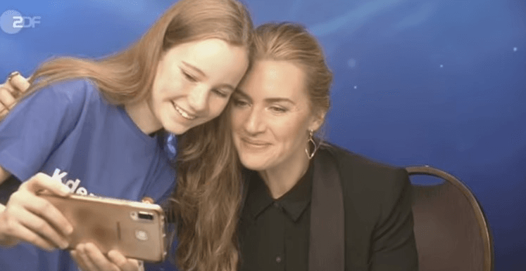 Kejt Vinslet zagrlila mladu novinarku: Ovo će biti najbolji intervju