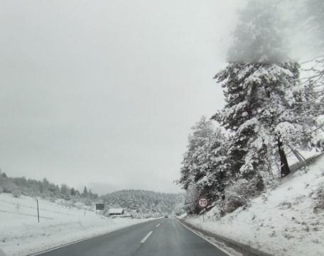 Snijeg zabijelio u Olovu - Avaz