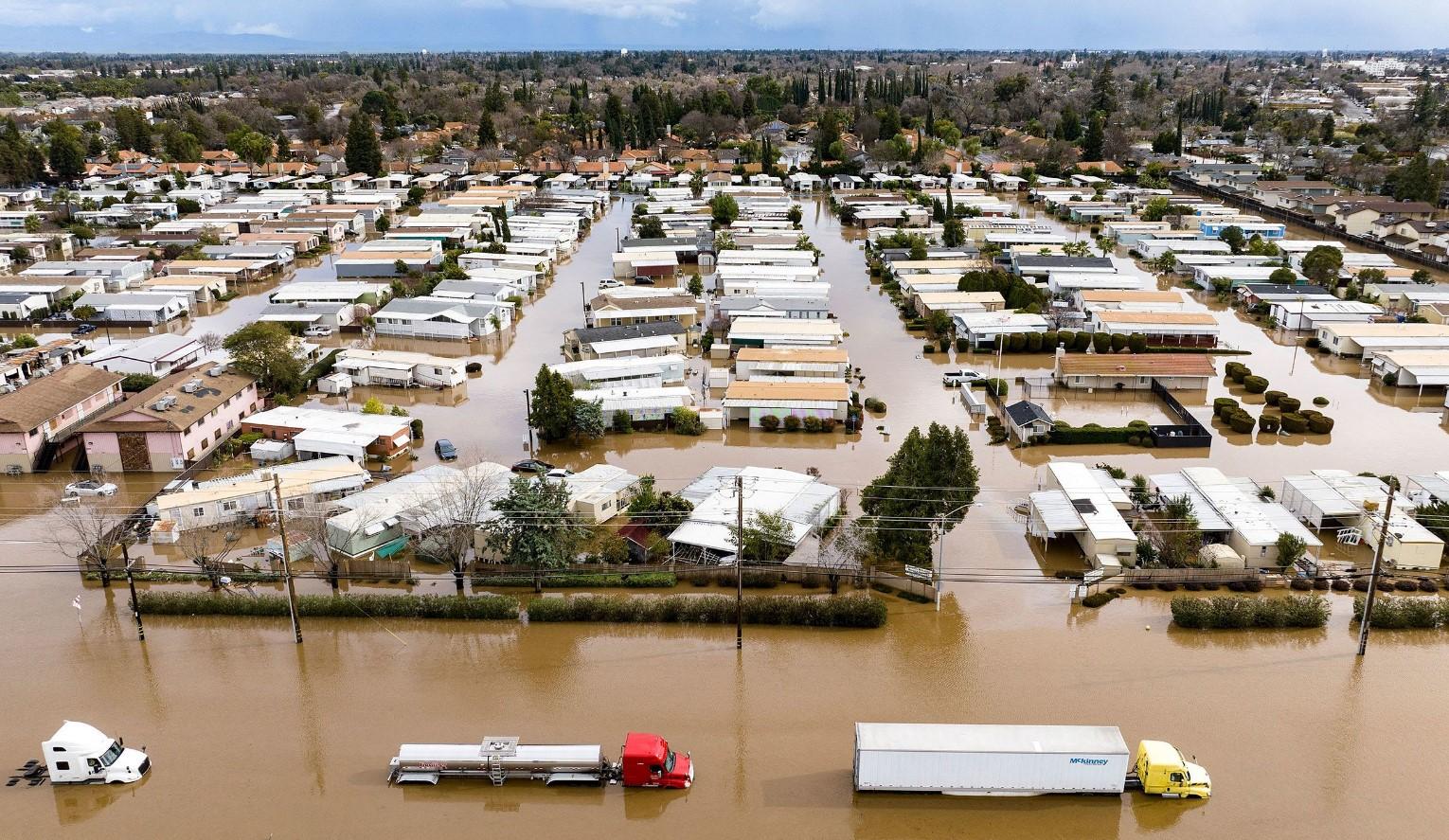 Nakon decenije suše u Kaliforniji pale rekordne kiše, oluja ne miruje