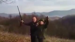 Video / Komandir PS Maglaj u delirijumu: "Pogodila" ga pjesma, pa počeo da puca iz puške