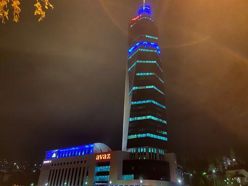 "Avaz Twist Tower" u plavoj boji - Avaz