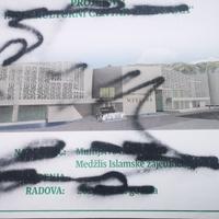 "Avaz" na licu mjesta: U Mostaru uništena tabla s prikazom projekta Interkulturni centar "Mevlana"