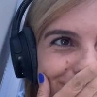 Djevojka se udvarala putniku u avionu, zbog njegove reakcije klip postao viralan