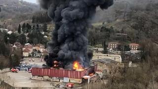 Video / Veliki požar u Francuskoj: Gori 900 tona litijevih baterija