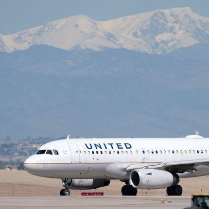 Užas na letu Los Anđeles - Boston: Pokušao da ubode člana posade metalnom kašikom