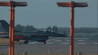 Pojavio se video sa ukrajinskim pilotima na F-16