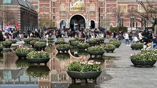 Ulice i mostovi Amsterdama ukrašeni stotinama hiljada tulipana